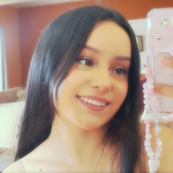 Meet your Posher, Michelle - Picture 1 of 2